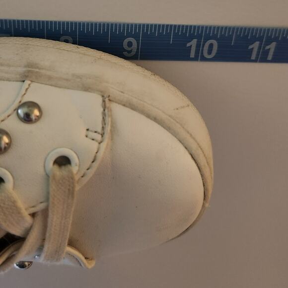 White Low Top Sneakers Steve madden Size 6.5 - Picture 7 of 7